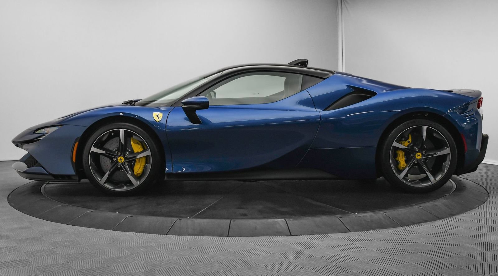 Used 2021 Ferrari SF90 Stradale AWD/4WD image 4