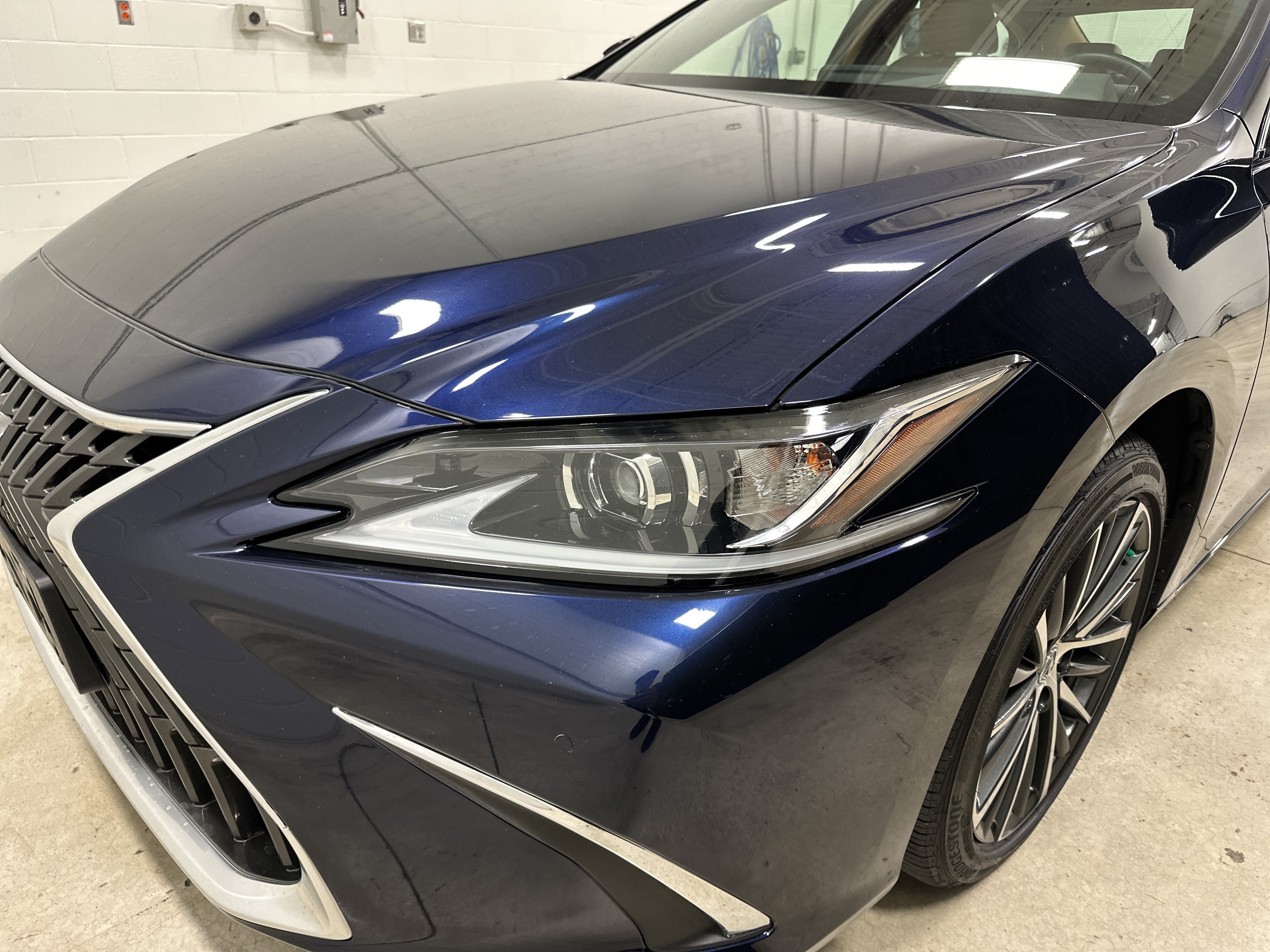 Certified 2025 Lexus ES 350 w/ Premium Package FWD image 6