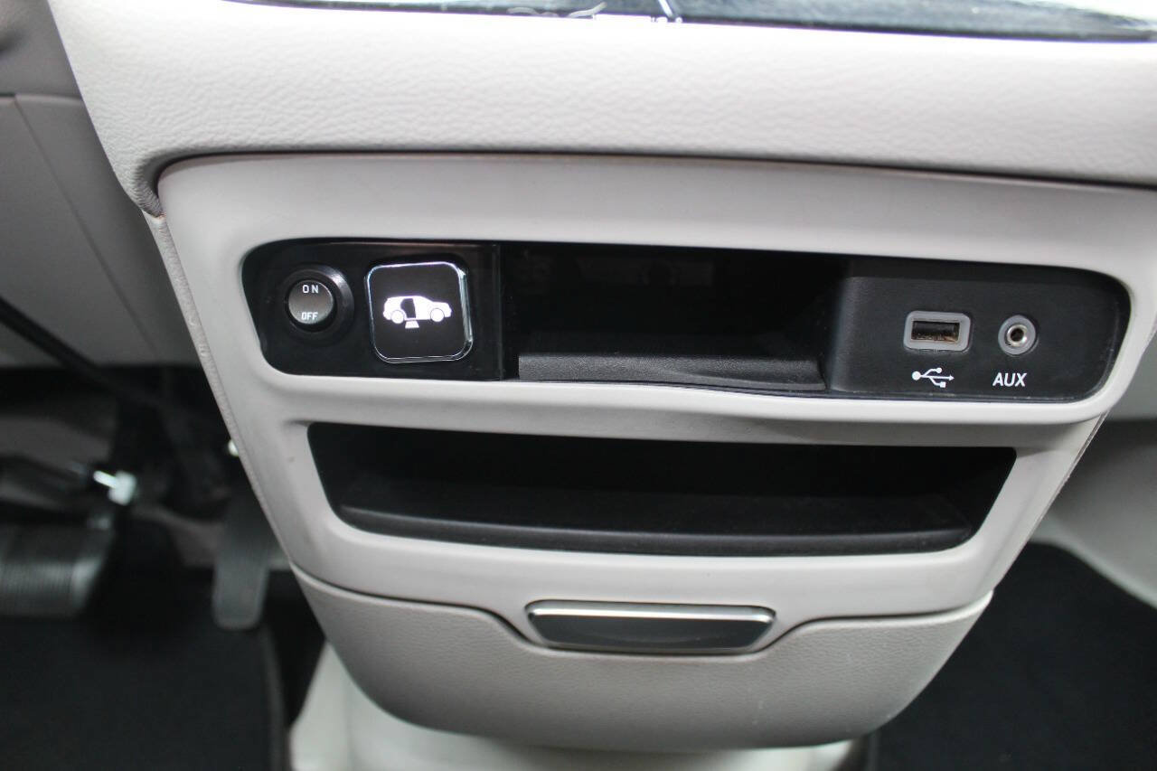 Used 2019 Chrysler Pacifica Touring-L FWD image 21