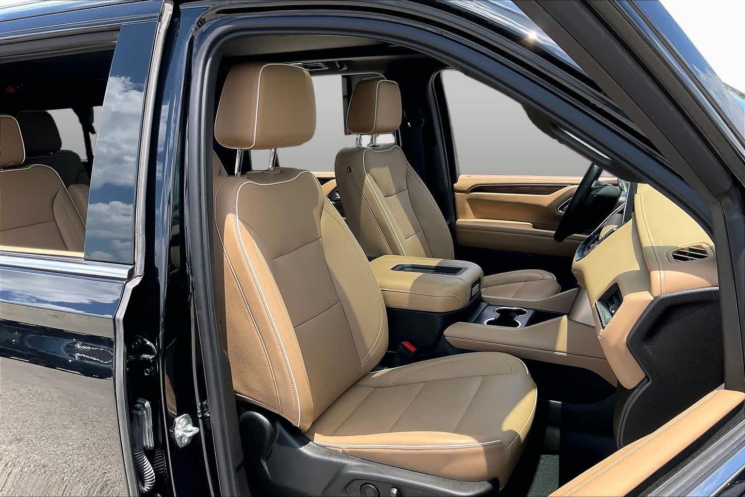 Used 2023 Chevrolet Suburban Premier AWD/4WD image 9