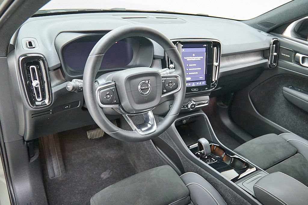 Certified 2023 Volvo XC40 Recharge Ultimate image 13