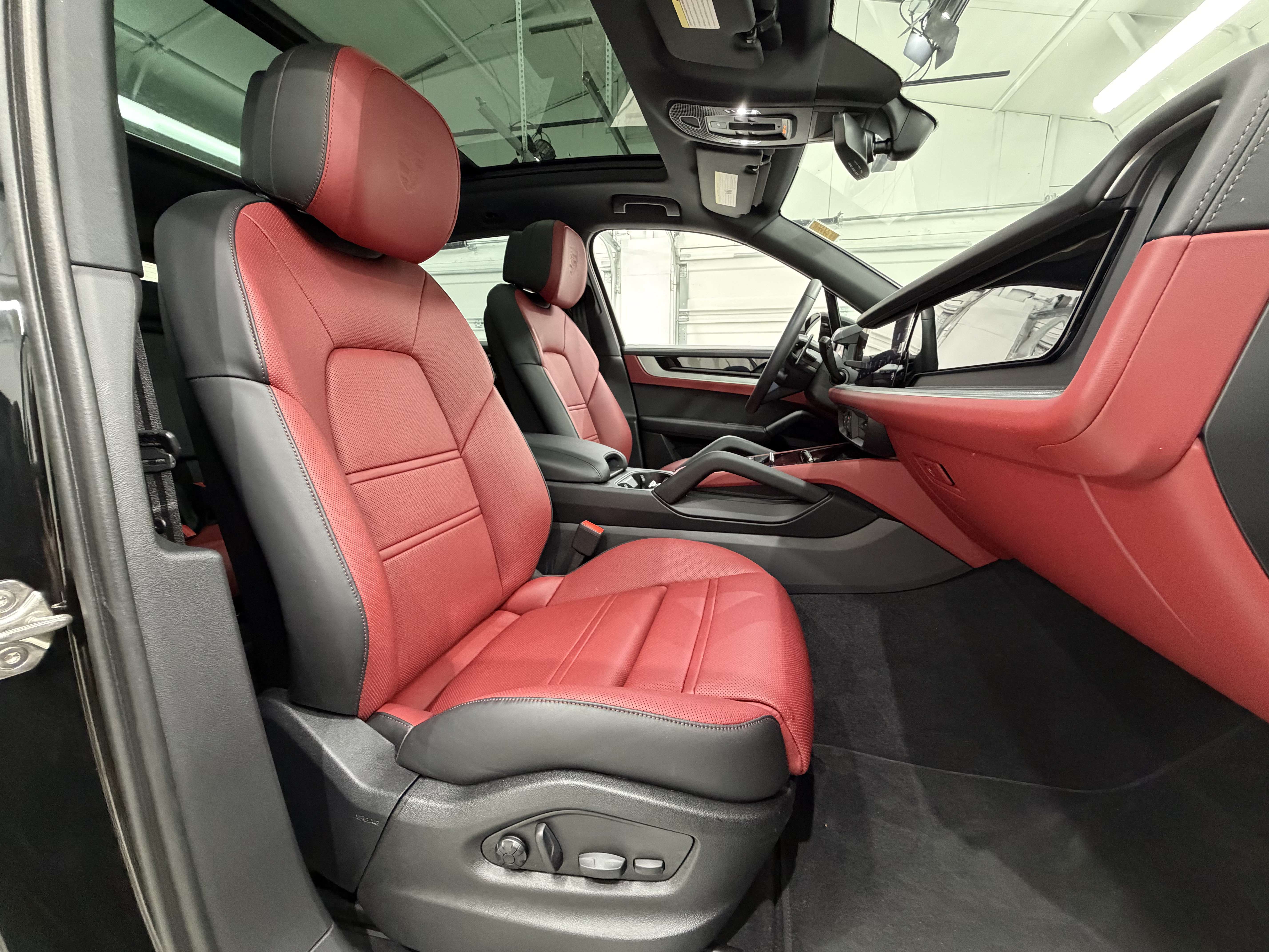Certified 2025 Porsche Cayenne S AWD/4WD image 23