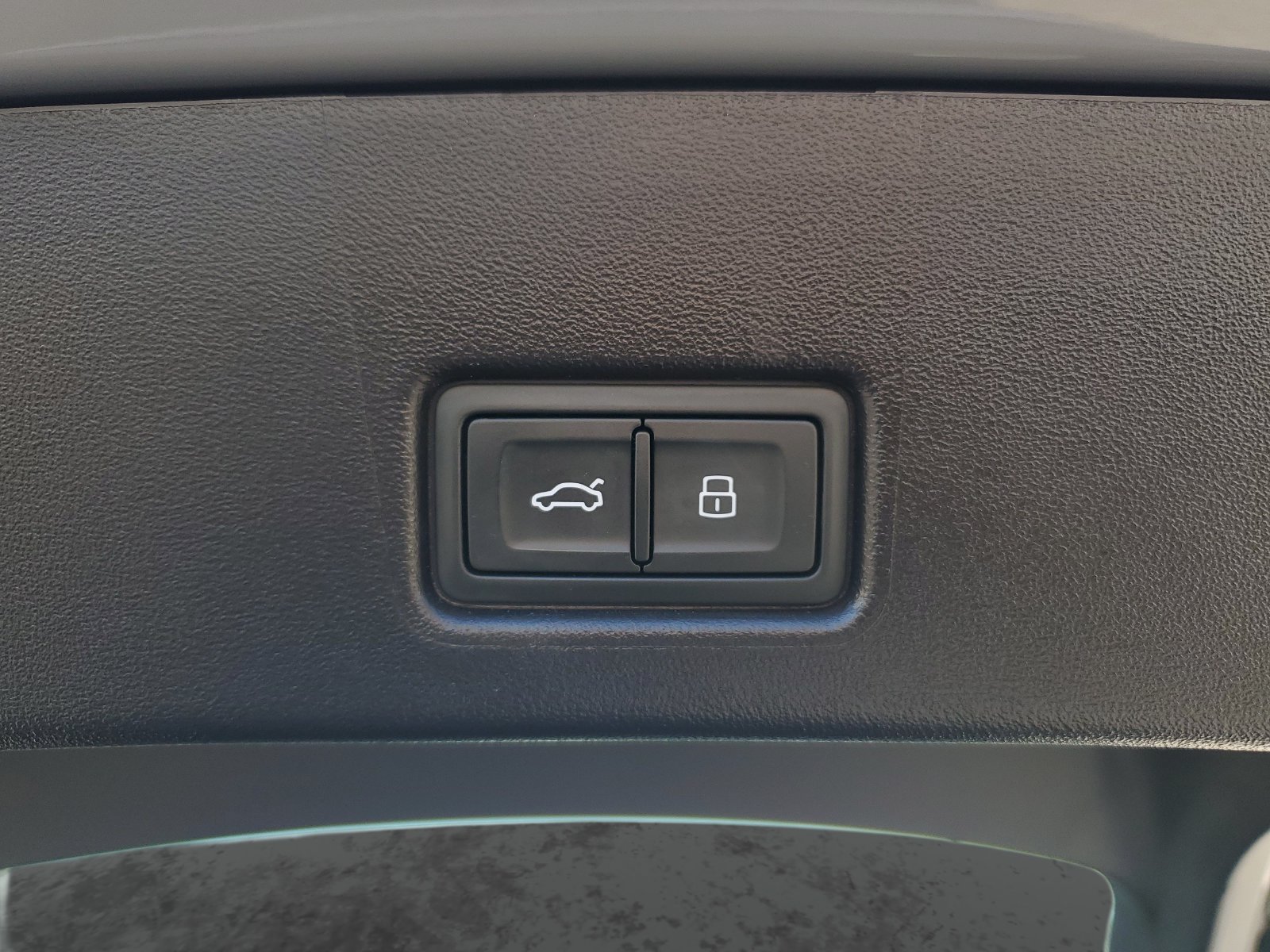 Used 2023 Audi Q4 e-tron Premium Plus AWD/4WD image 9