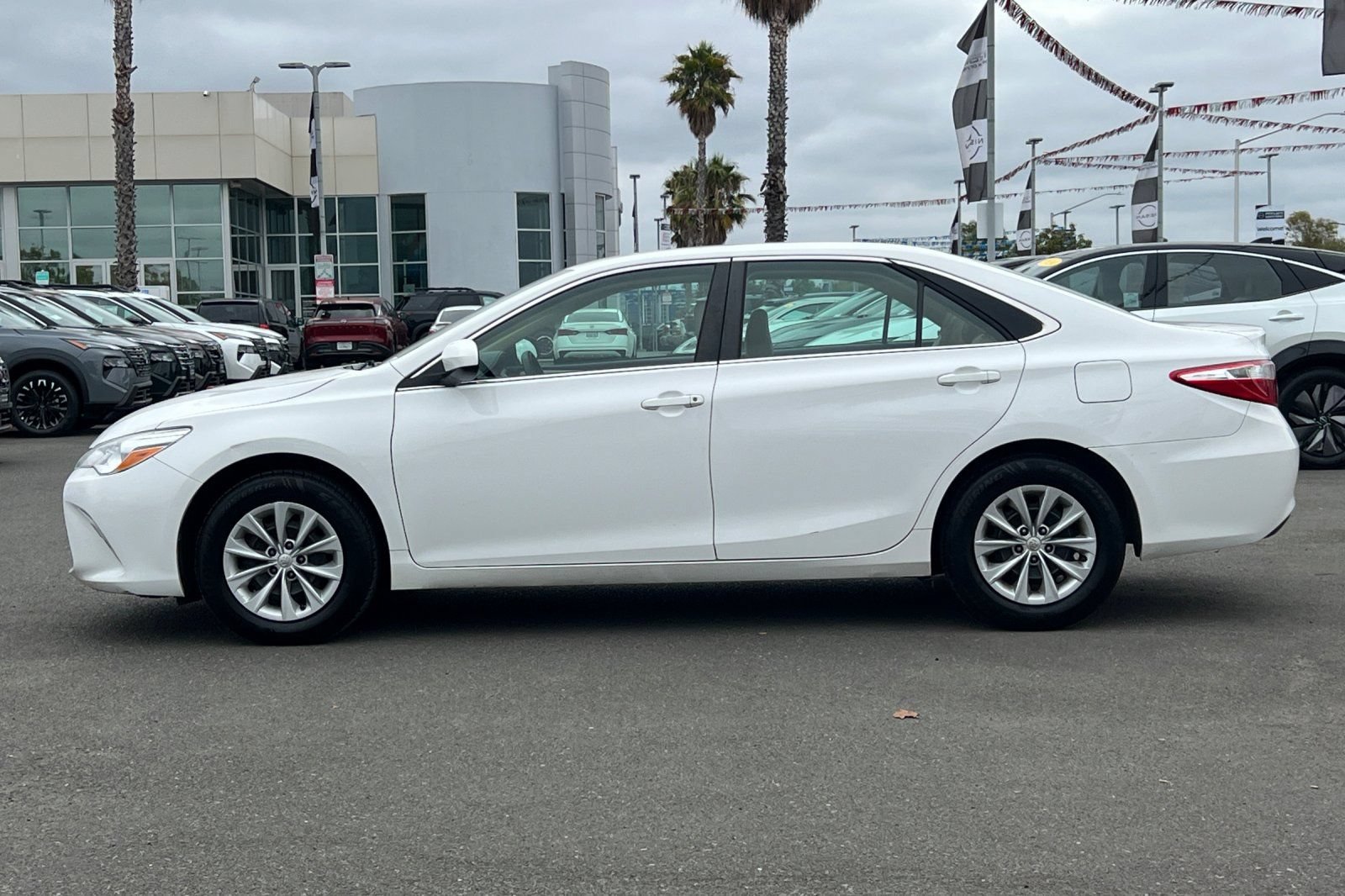 Used 2017 Toyota Camry LE FWD image 7