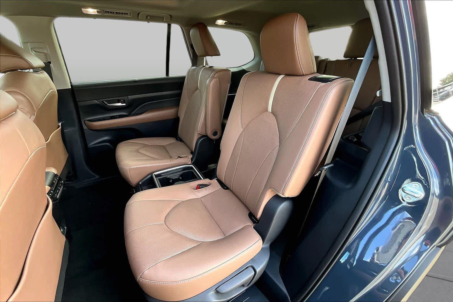 Used 2025 Toyota Grand Highlander AWD image 21
