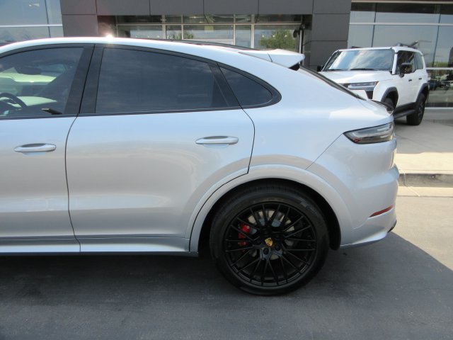 Used 2021 Porsche Cayenne GTS AWD/4WD image 5