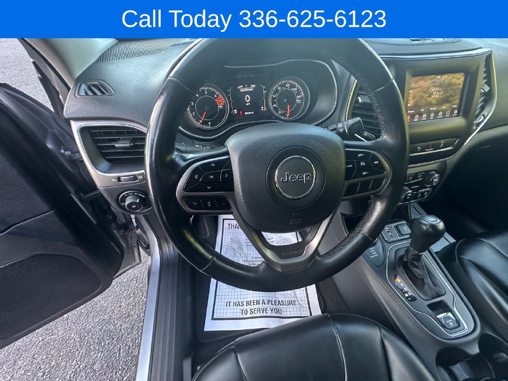 Used 2021 Jeep Cherokee Latitude Plus AWD/4WD image 12