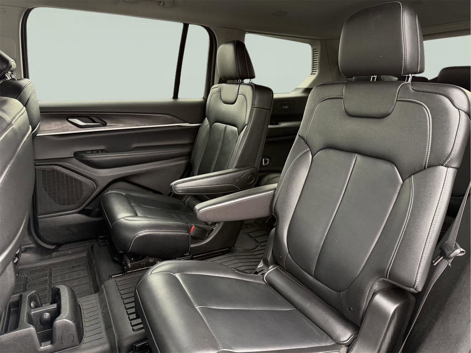 Used 2023 Jeep Grand Cherokee L Limited w/ Trailer Tow Group (B) image 21