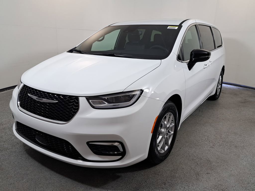 New 2026 Chrysler Pacifica Select image 3