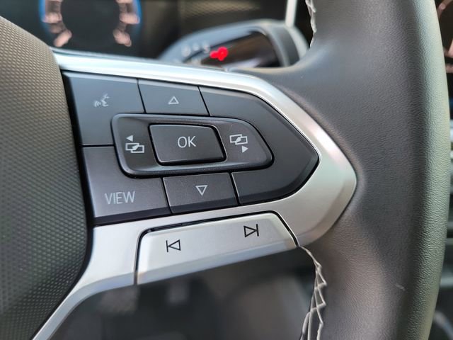 Used 2025 Volkswagen Tiguan SE w/ Panoramic Sunroof Package image 24