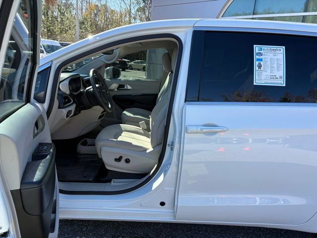 Used 2018 Chrysler Pacifica Touring Plus image 14