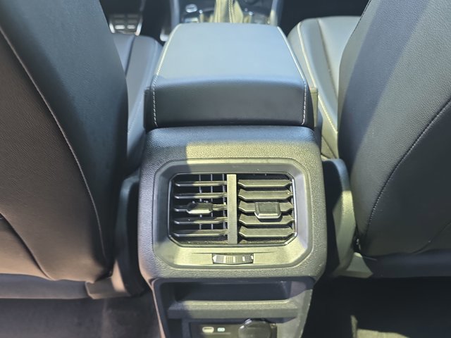 Used 2023 Volkswagen Tiguan SE R-Line image 16