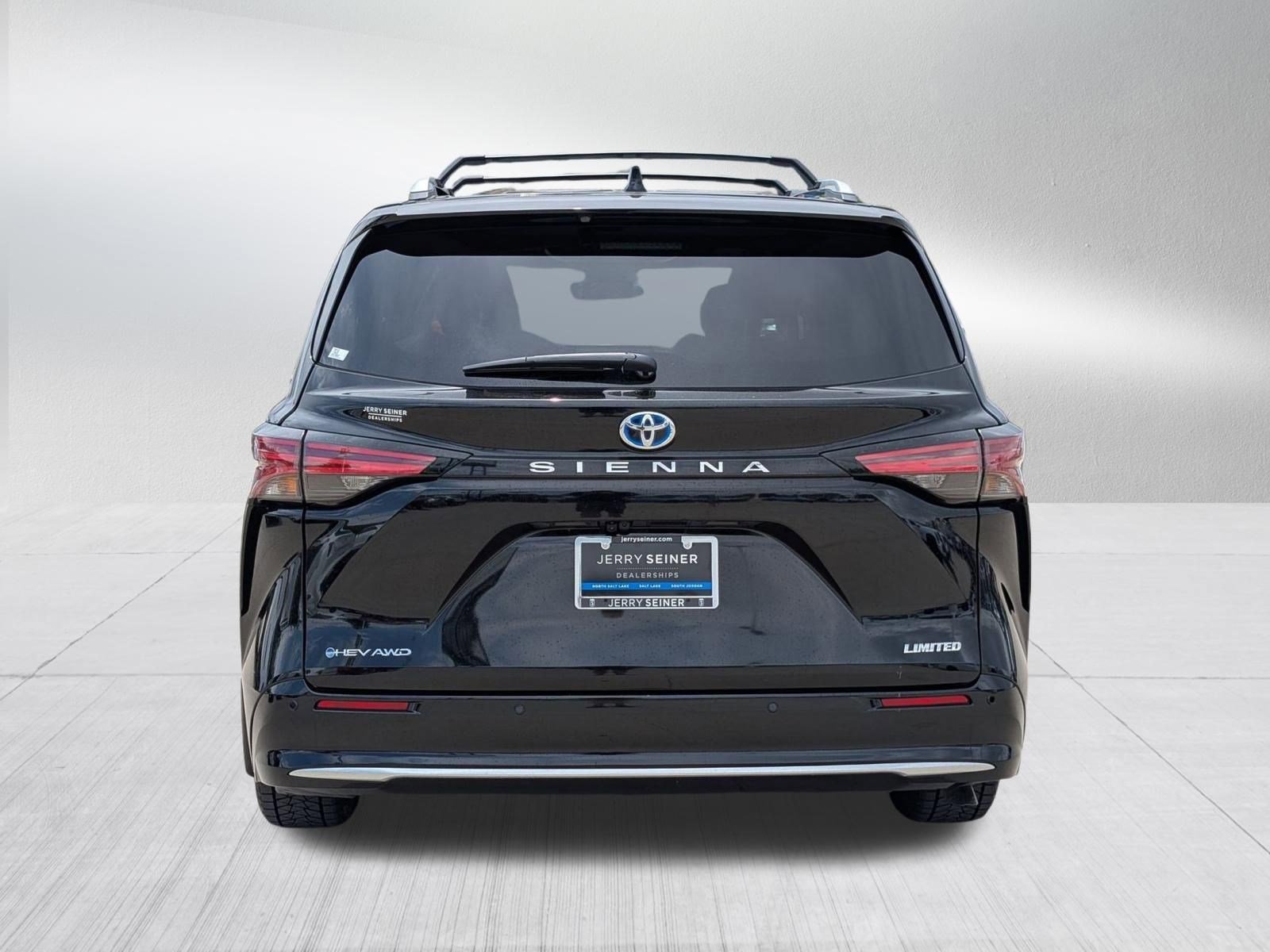 Used 2025 Toyota Sienna Limited AWD/4WD image 4