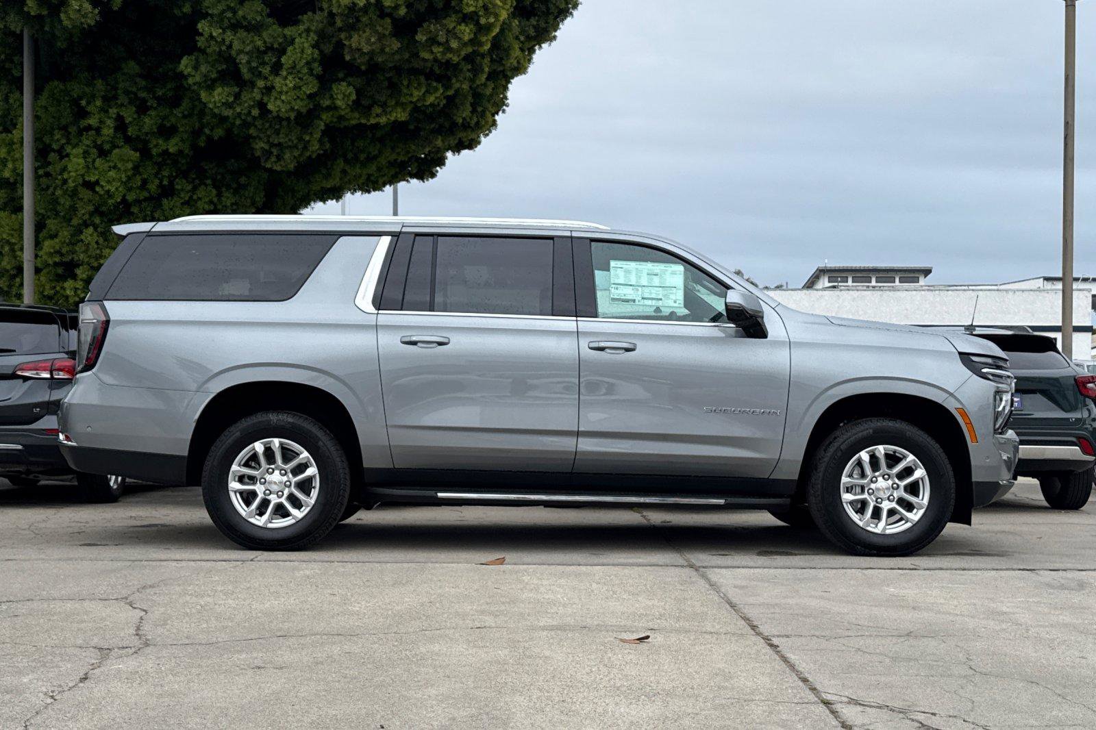 New 2026 Chevrolet Suburban LT w/ Comfort Package AWD/4WD image 4