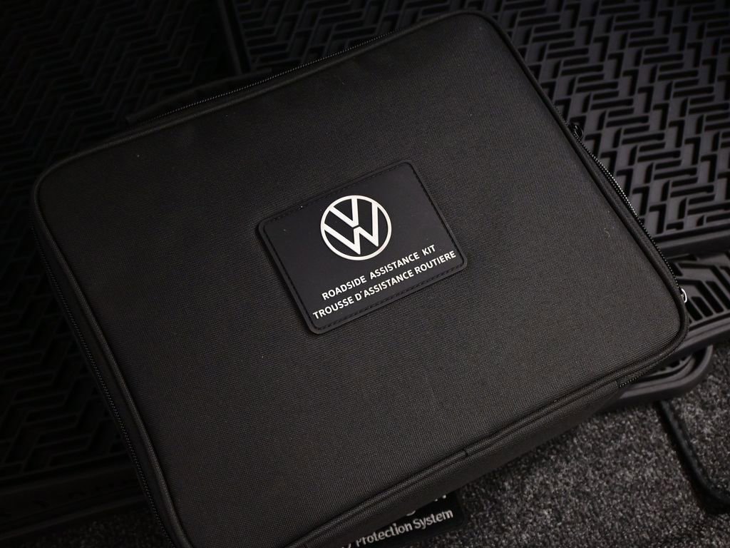 Used 2024 Volkswagen Atlas Cross Sport SEL R-Line image 39