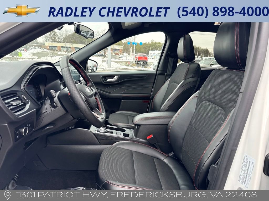 Used 2025 Ford Escape ST-Line w/ Equipment Group 301A image 3