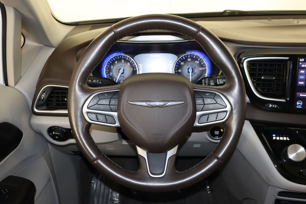Used 2018 Chrysler Pacifica Touring-L Plus w/ Tire & Wheel Group image 27
