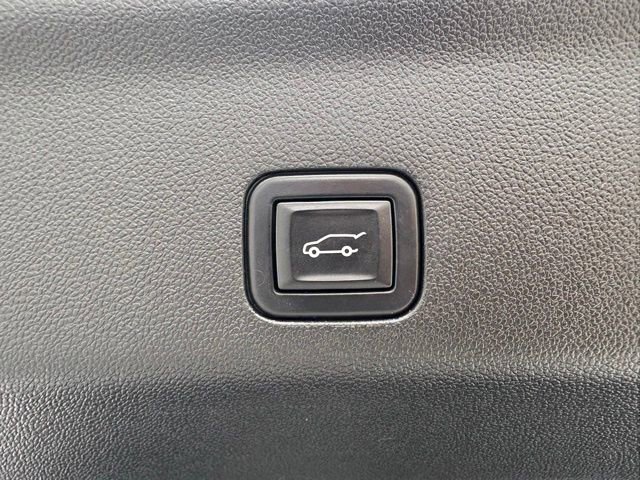 Used 2023 GMC Yukon AT4 image 40