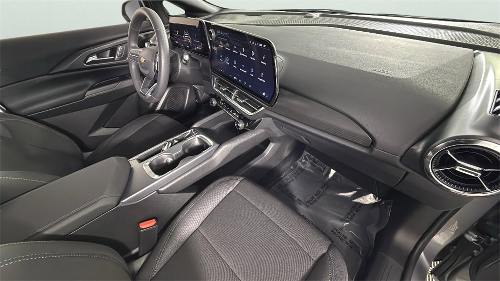 Used 2026 Chevrolet Equinox EV LT image 32