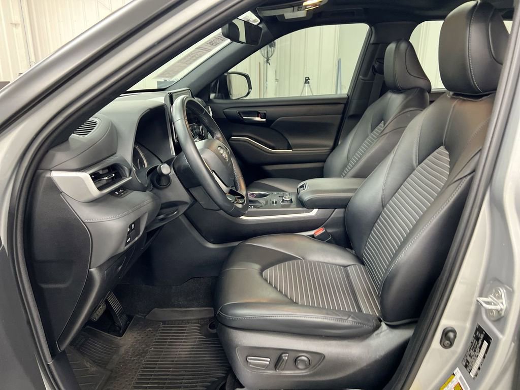 Used 2023 Toyota Highlander XSE AWD/4WD image 21