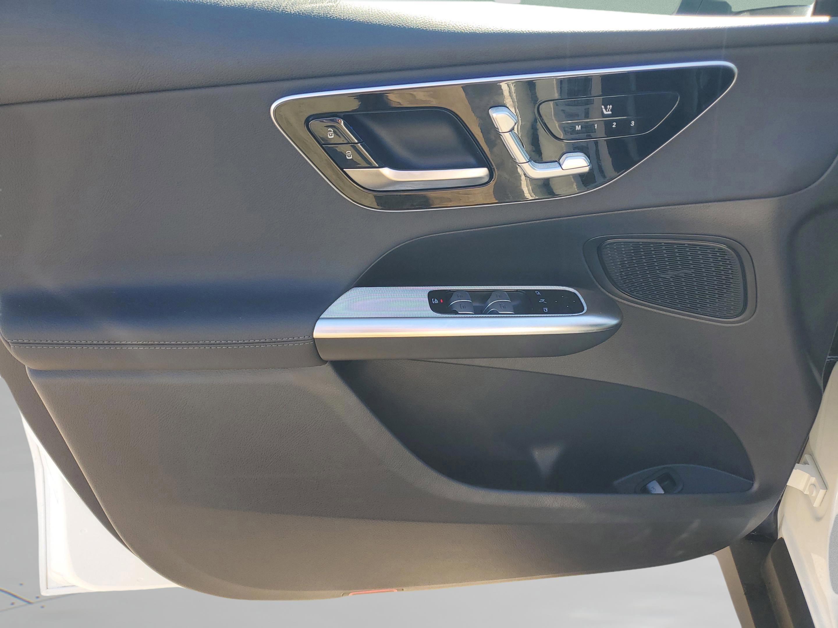 Used 2025 Mercedes-Benz GLC 300 image 18