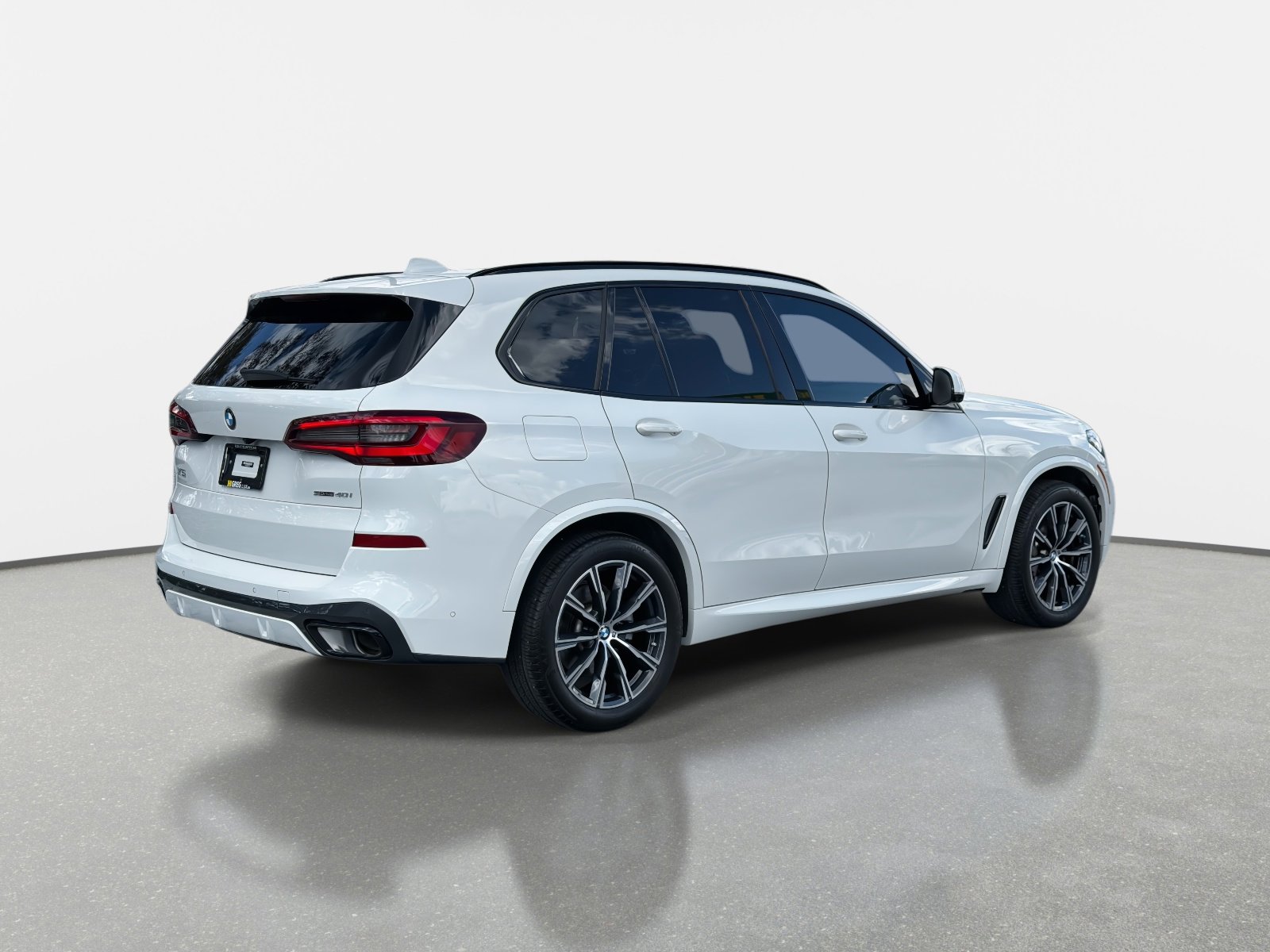 Used 2023 BMW X5 sDrive40i w/ M Sport Package RWD image 3