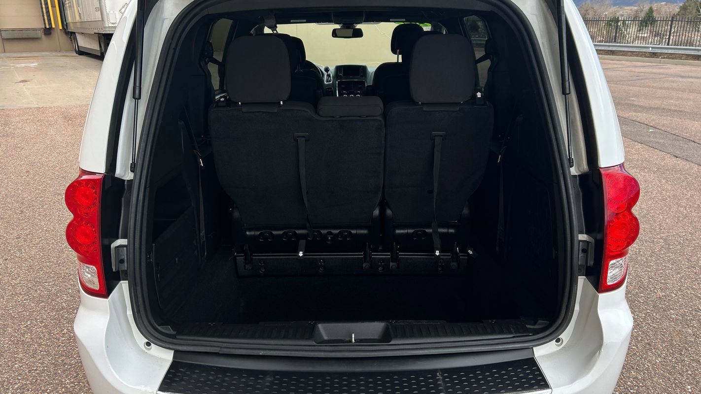 Used 2019 Dodge Grand Caravan SE FWD image 12