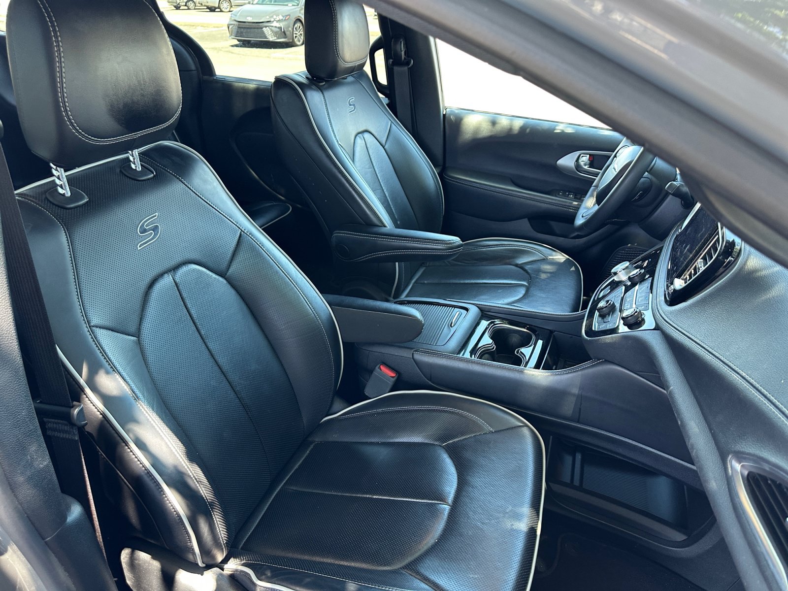 Used 2025 Chrysler Pacifica Limited FWD image 30