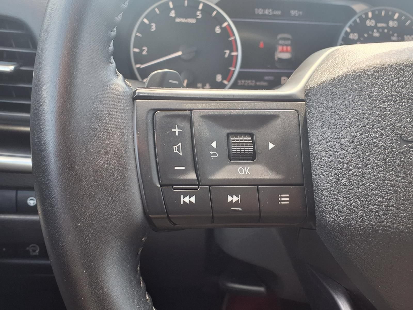 Used 2025 Nissan Rogue SV AWD/4WD image 15