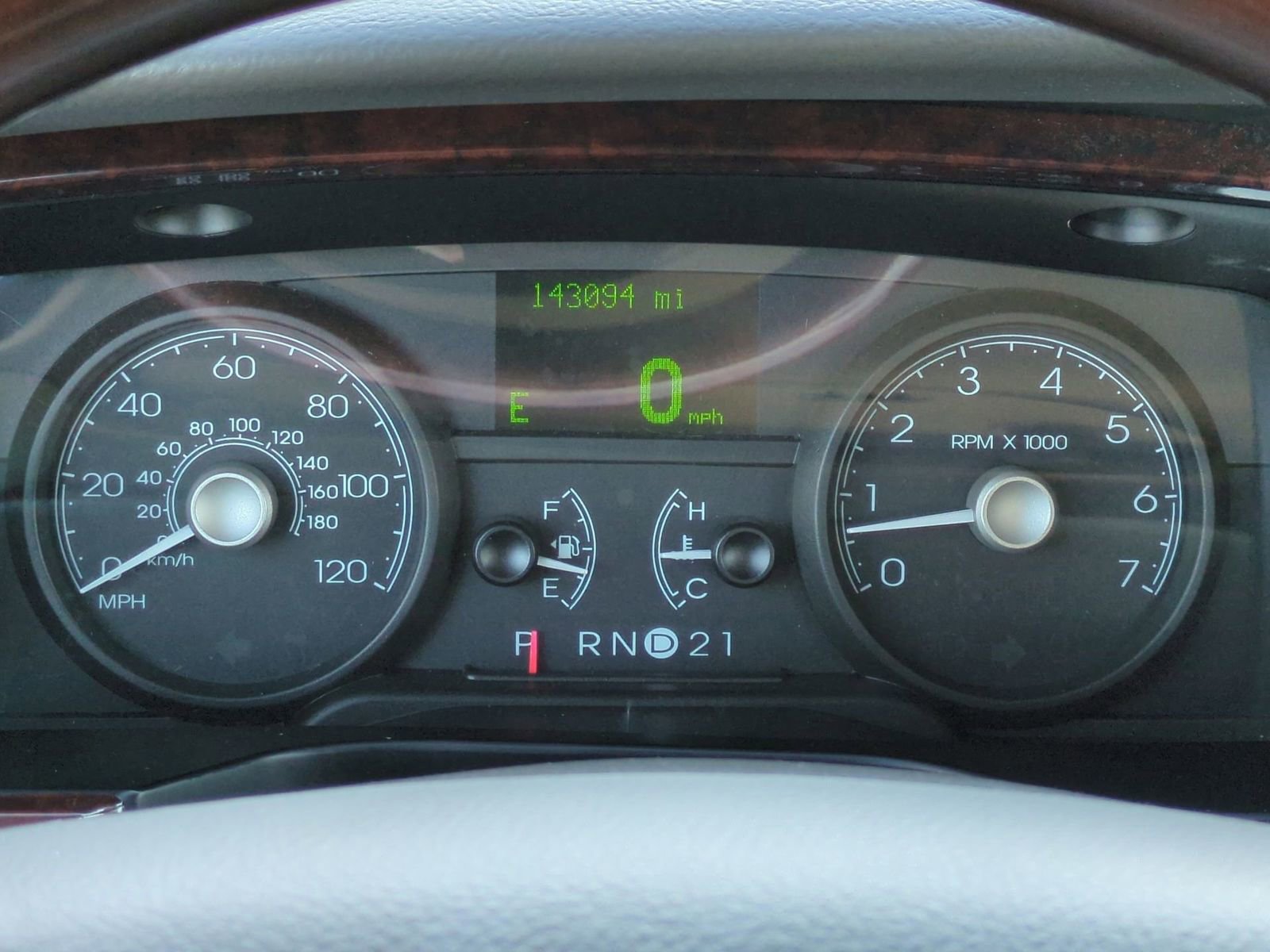 Used 2008 Lincoln Town Car Signature Limited image 28