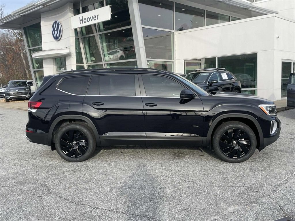 New 2026 Volkswagen Atlas SE FWD image 2