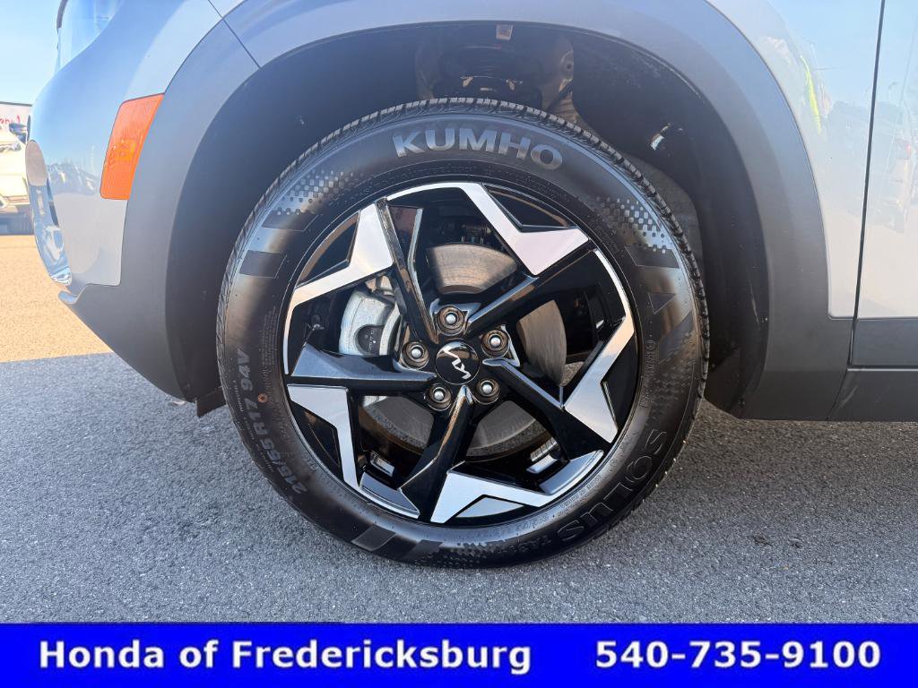 Used 2024 Kia Seltos EX image 11