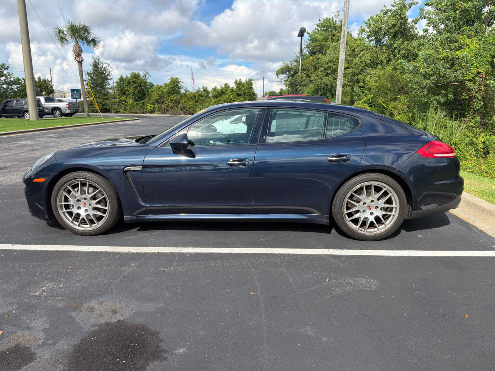 Used 2015 Porsche Panamera RWD image 3