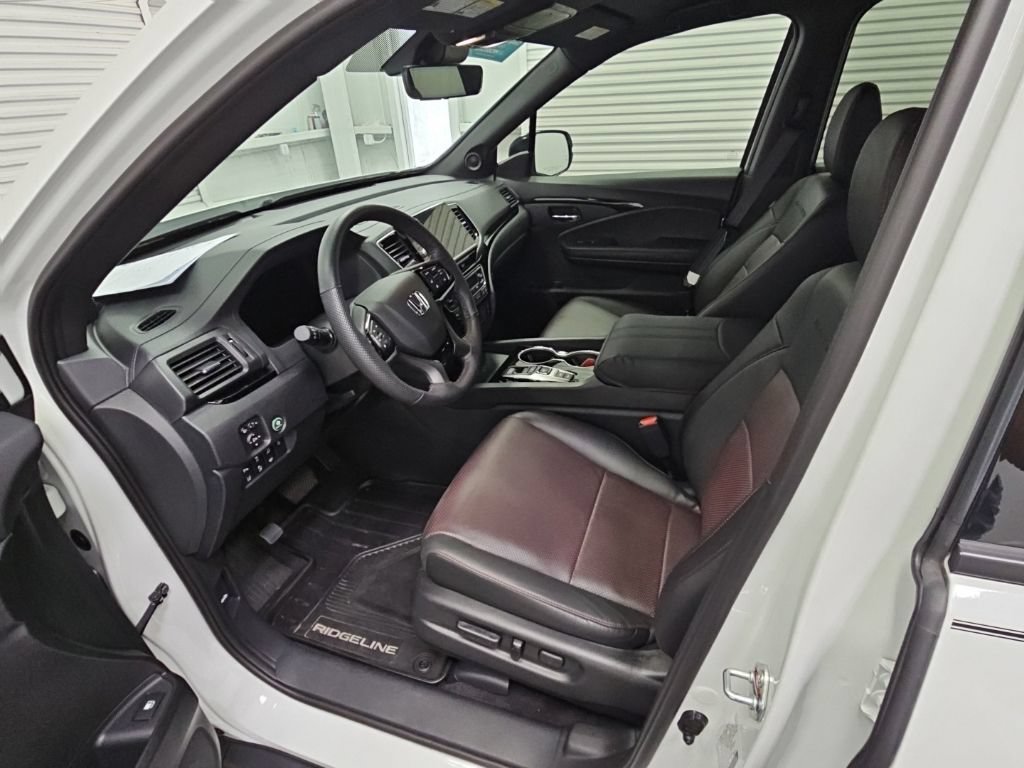 Used 2025 Honda Ridgeline Black Edition image 11