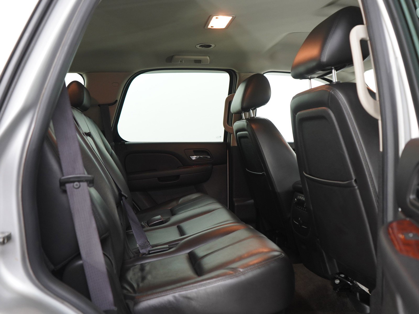 Used 2010 GMC Yukon SLT w/ SLT-2 Equipment Package AWD/4WD image 13