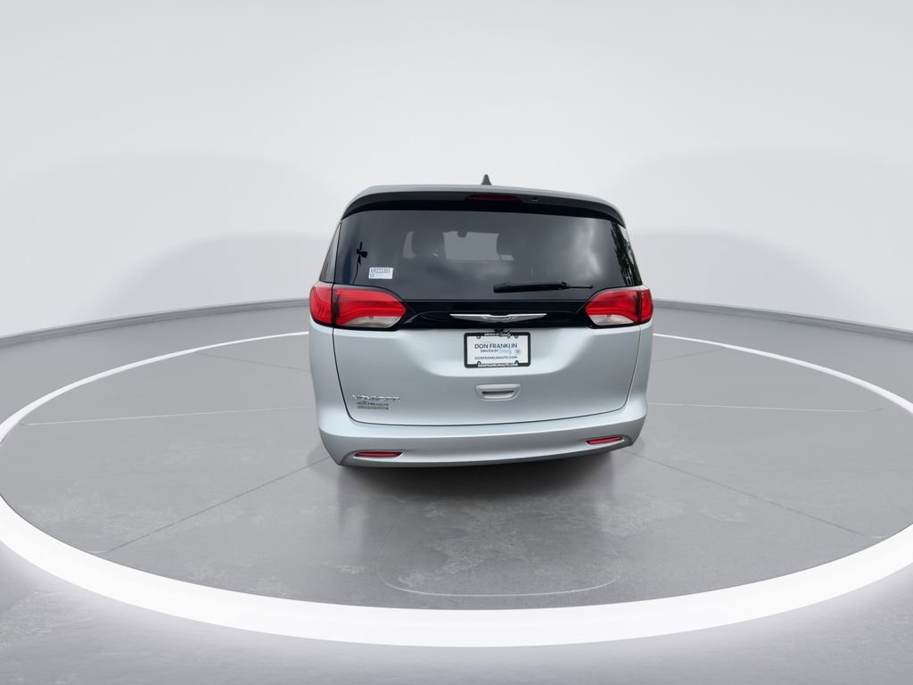Used 2022 Chrysler Voyager LX FWD image 7
