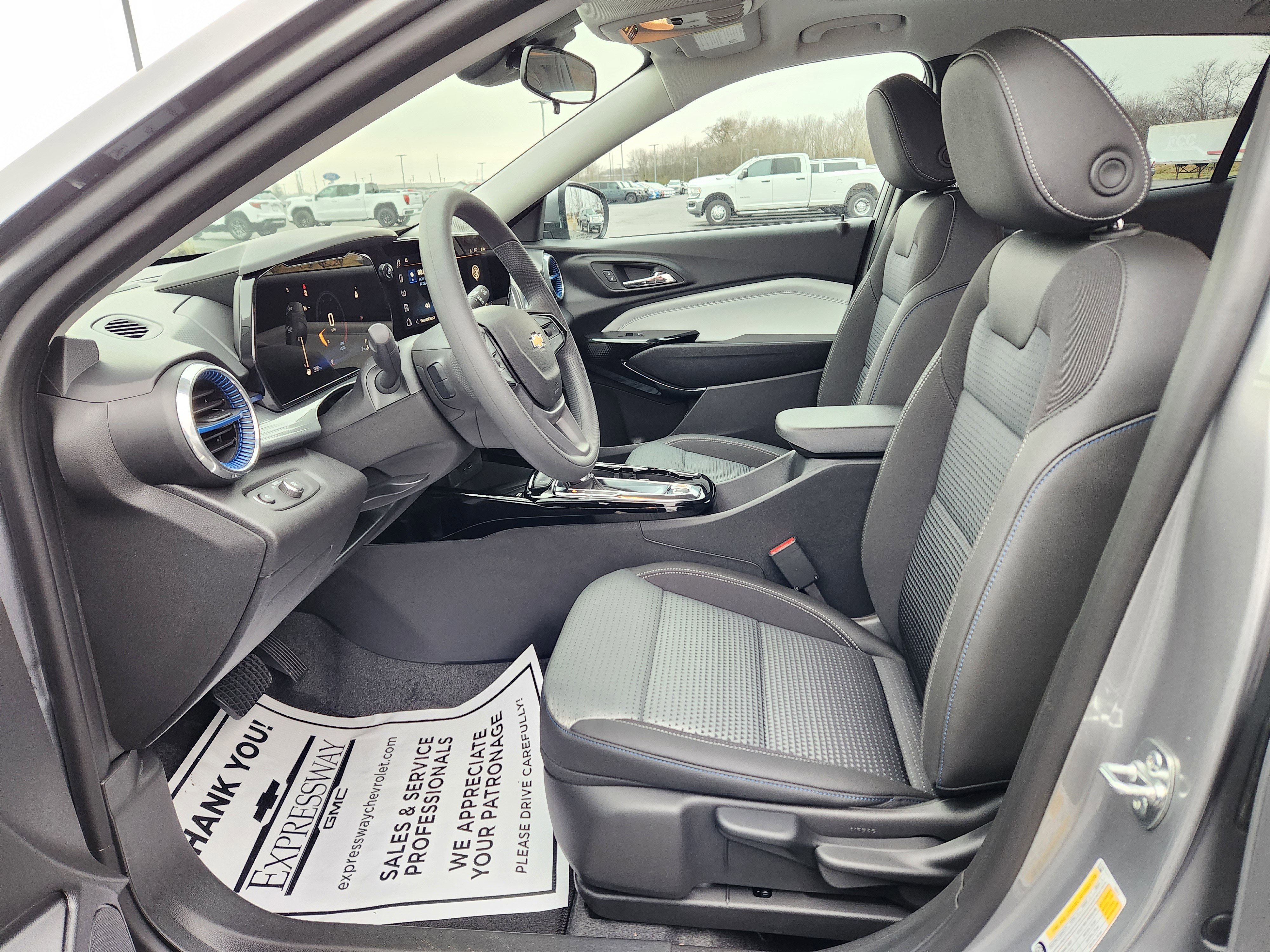 New 2026 Chevrolet Trax LT w/ Sunroof Package image 9