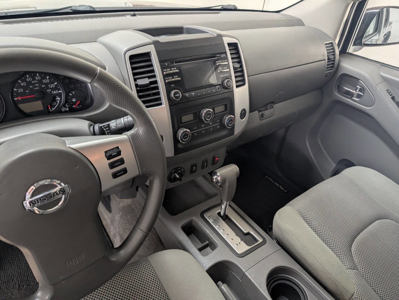 Used 2013 Nissan Frontier SV image 11