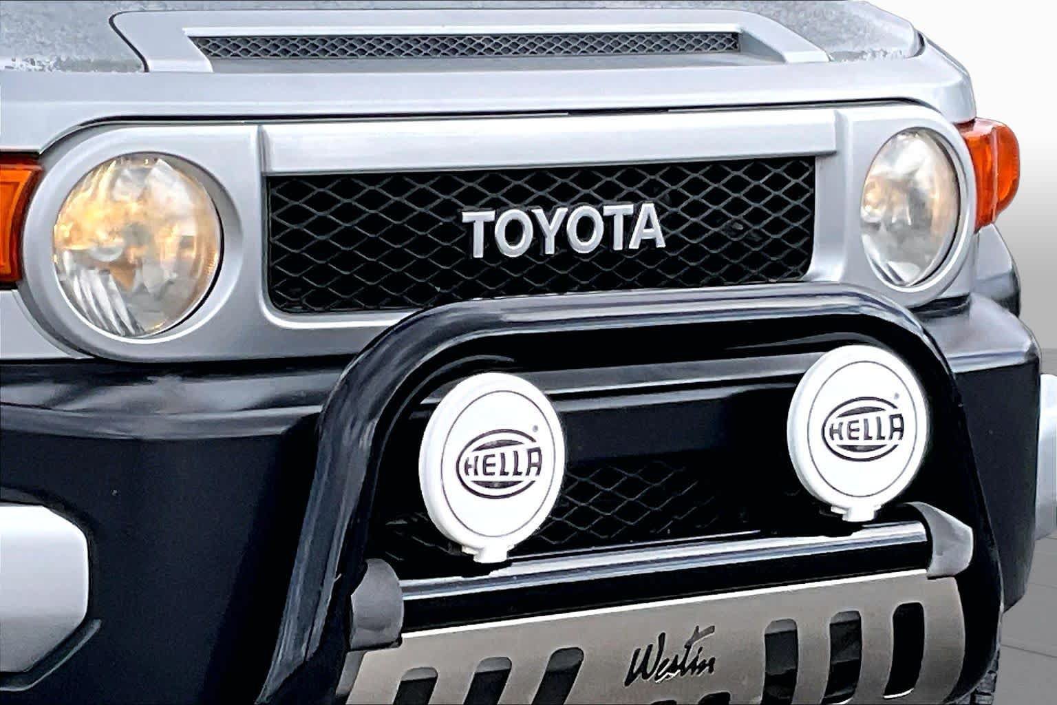 Used 2008 Toyota FJ Cruiser 2WD w/ Upgrade Pkg 2 image 23