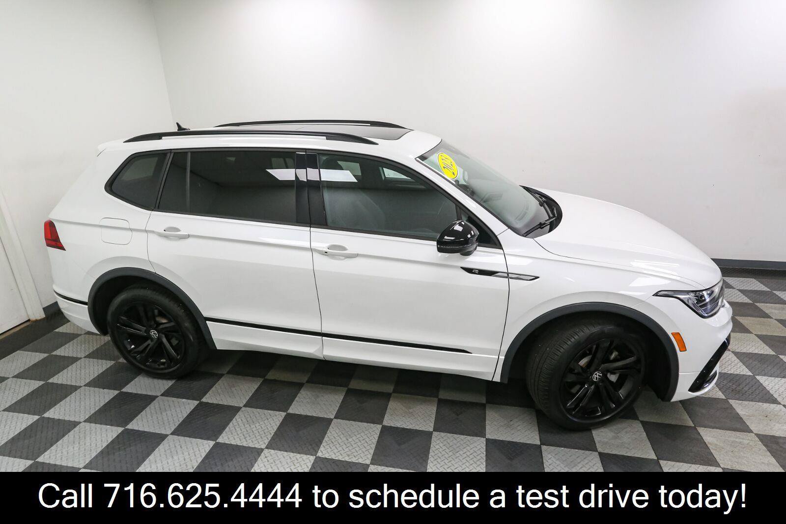 Certified 2023 Volkswagen Tiguan SE R-Line AWD/4WD image 6