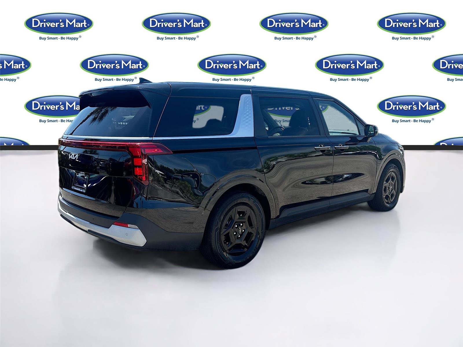 Used 2025 Kia Carnival FWD image 7