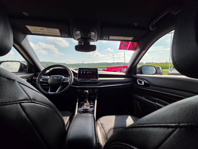 Used 2023 Jeep Compass Trailhawk image 30