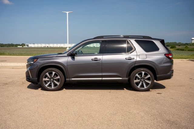Used 2023 Honda Pilot Touring image 4