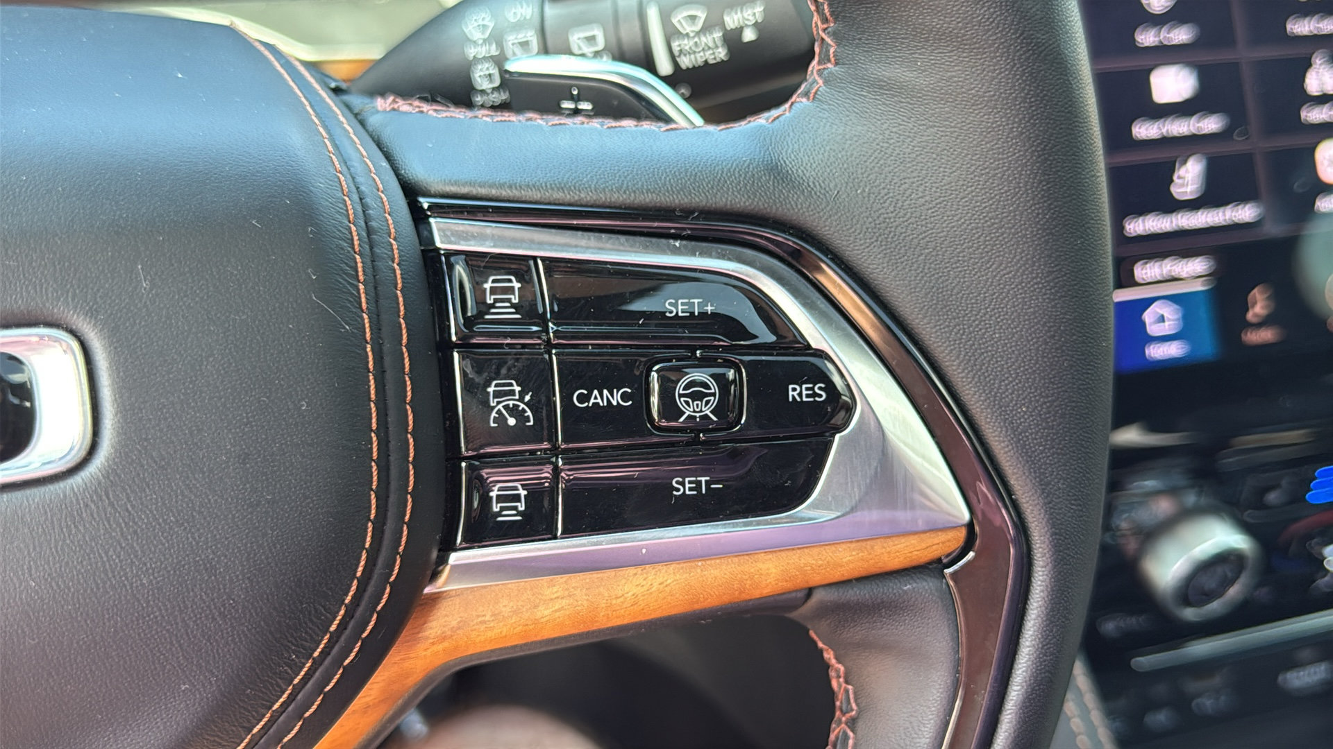 Used 2023 Jeep Grand Cherokee L Summit AWD/4WD image 17
