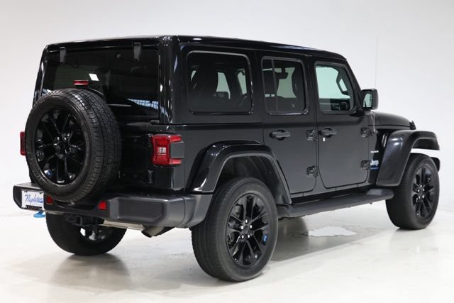 Used 2023 Jeep Wrangler Unlimited Sahara w/ Cold Weather Group AWD/4WD image 7