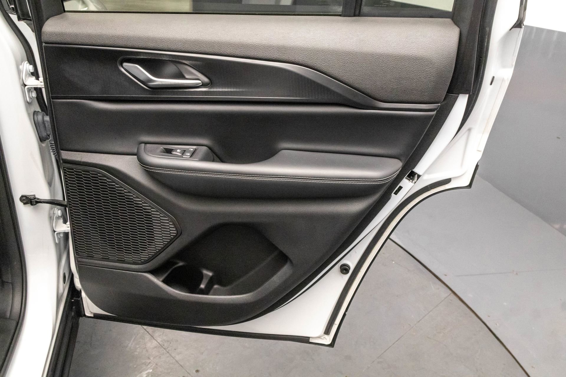 Used 2023 Jeep Grand Cherokee Laredo X image 37