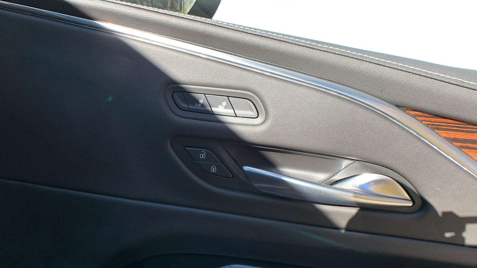 Used 2022 Cadillac Escalade Luxury image 34