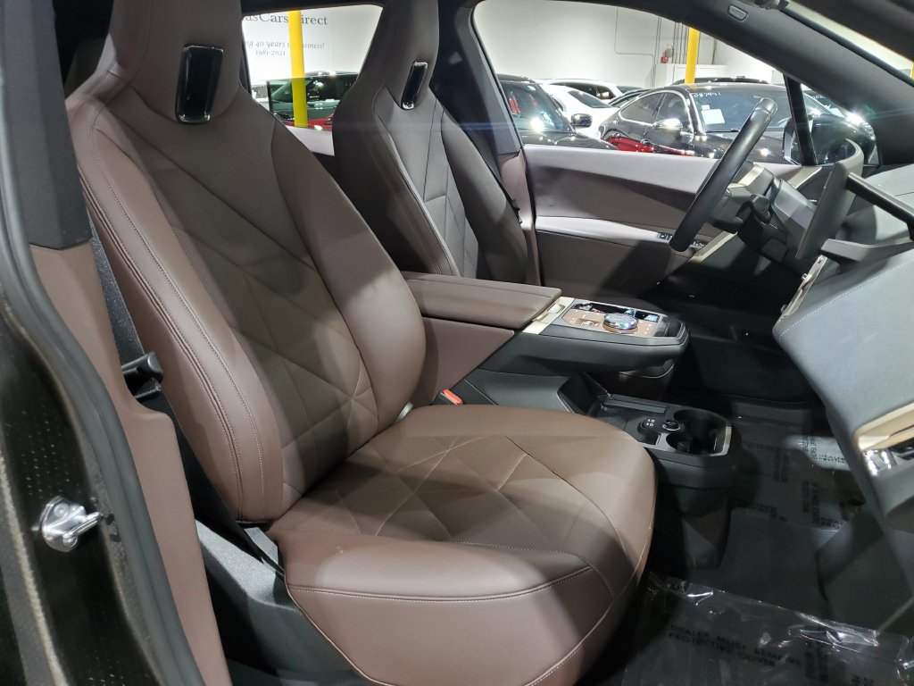 Used 2023 BMW iX xDrive50 w/ Ultimate Package 2 AWD/4WD image 14