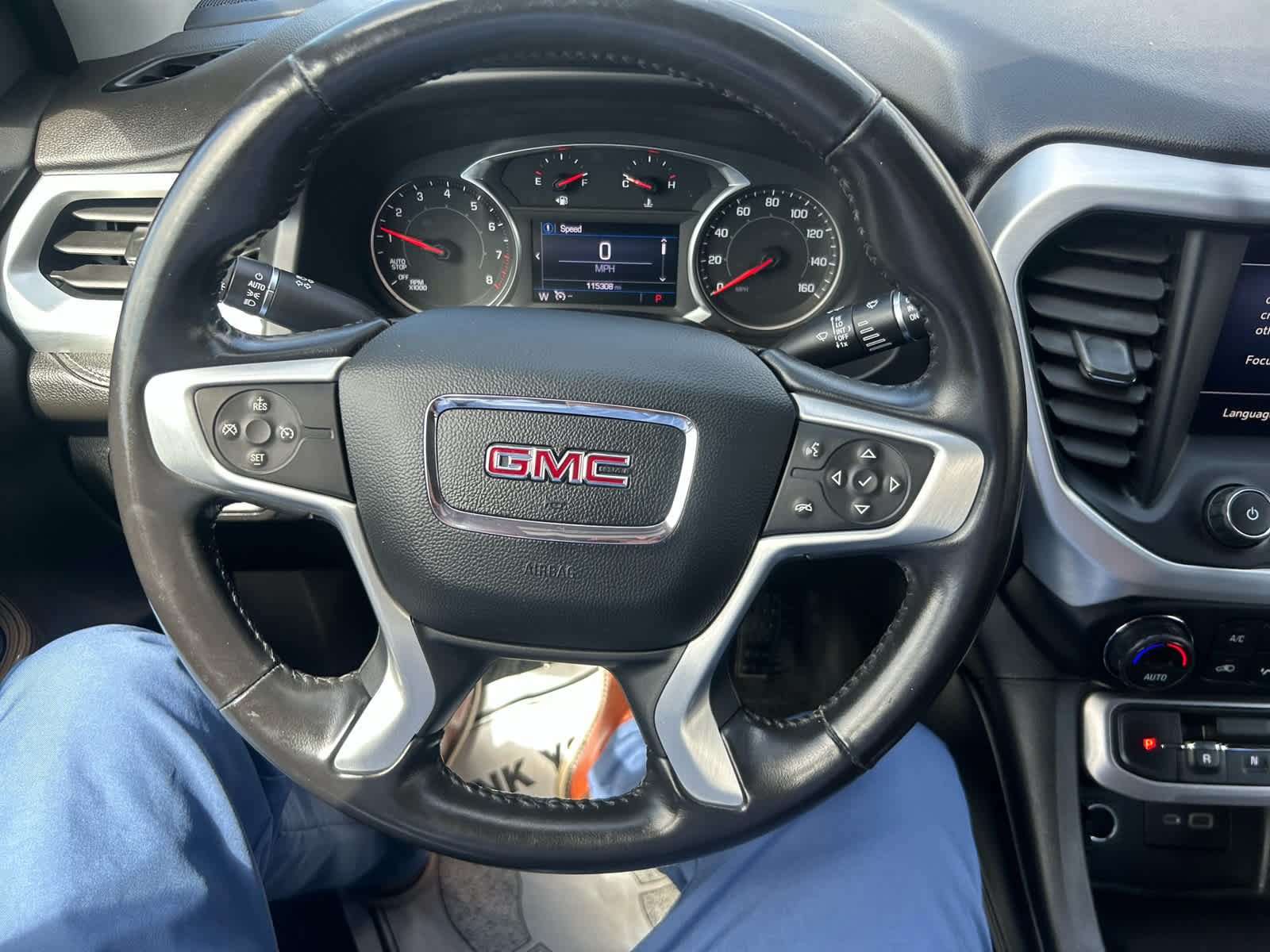 Used 2020 GMC Acadia SLE FWD image 13