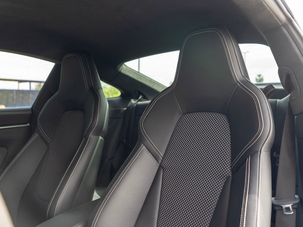 Used 2023 Porsche 911 Carrera image 4